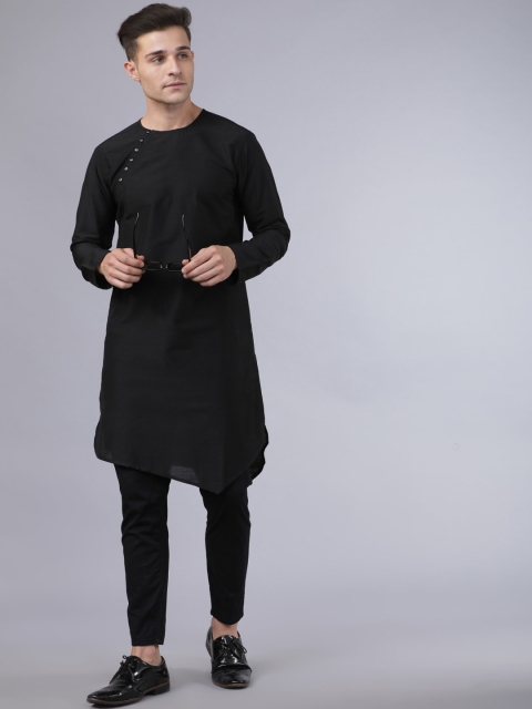 

Svanik Men Black Solid Straight Kurta