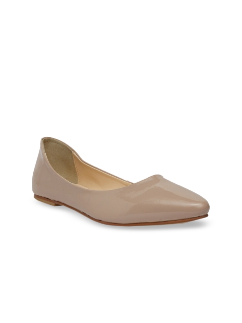 

Woomenia Women Beige Solid Ballerinas