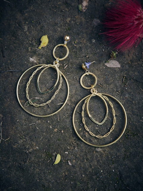 

ZeroKaata Gold-Plated Geometric Drop Earrings