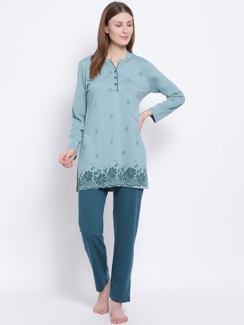 

Kanvin Women Teal Blue & Blue Floral Printed Night Suit