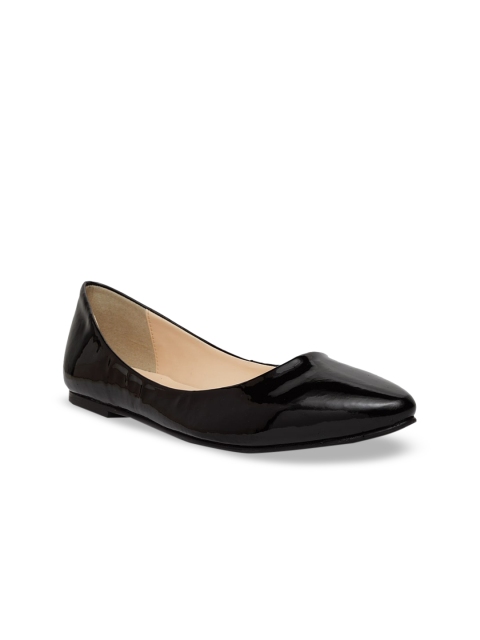 

Woomenia Women Black Solid Ballerinas
