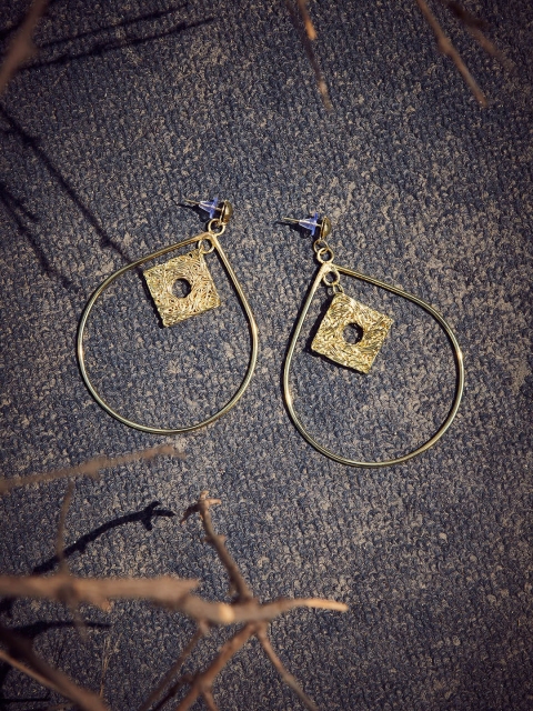 

ZeroKaata Gold-Plated Teardrop Shaped Drop Earrings