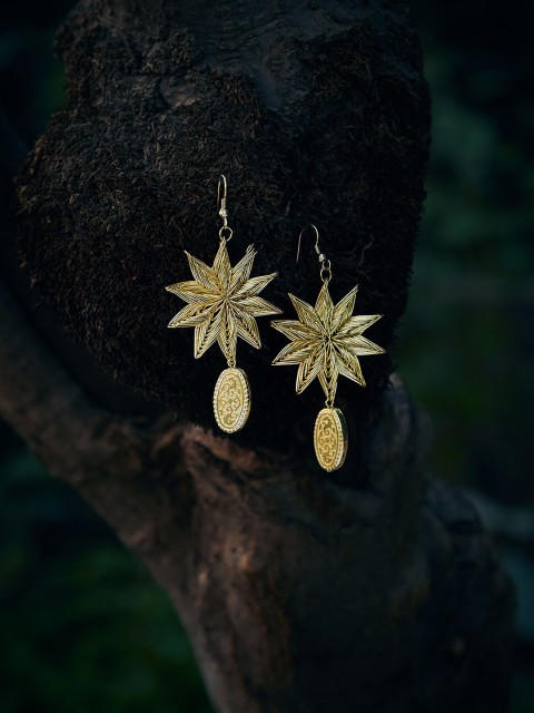 

ZeroKaata Gold-Toned Contemporary Drop Earrings