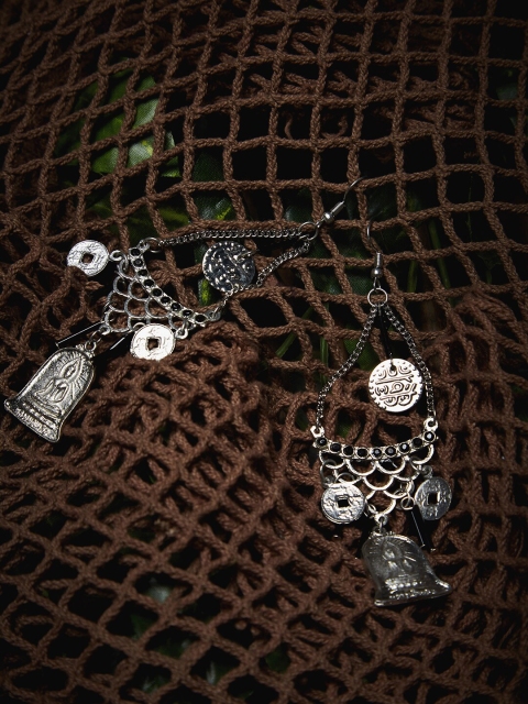 

ZeroKaata Silver-Plated Contemporary Drop Earrings
