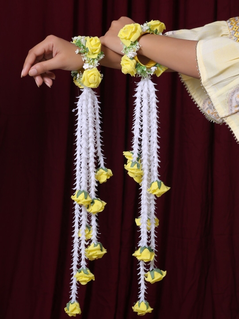 

Shoshaa Yellow & White Floral Kaleeras