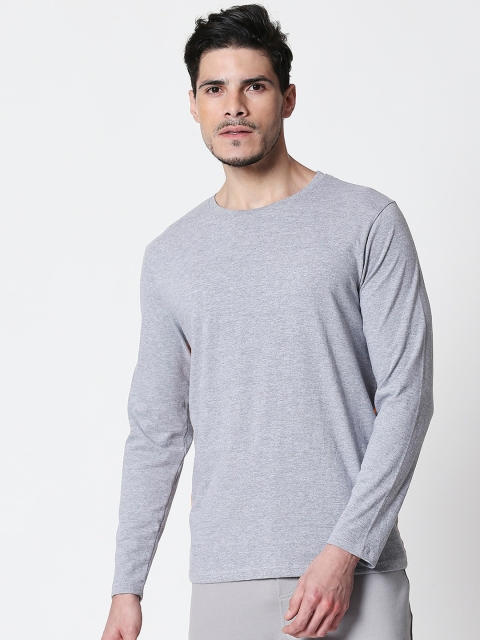 

Bewakoof Men Grey Solid Round Neck T-shirt