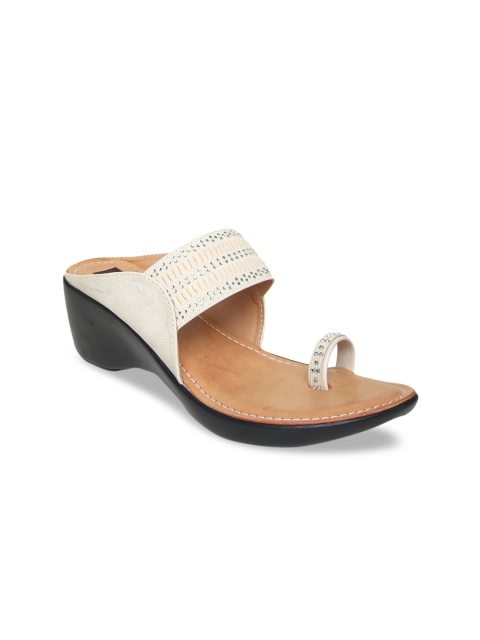 

VALIOSAA Women Cream-Coloured Embellished Heels