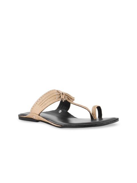 

SKO Men Cream-Coloured Leather Kolhapuris