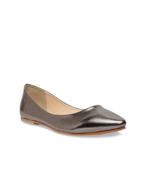 

Woomenia Women Gunmetal-Toned Solid Ballerinas, Metallic