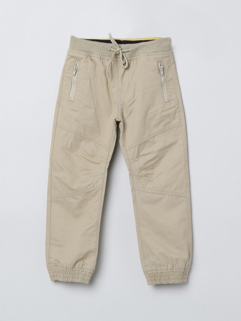 

max Boys Beige Solid Joggers