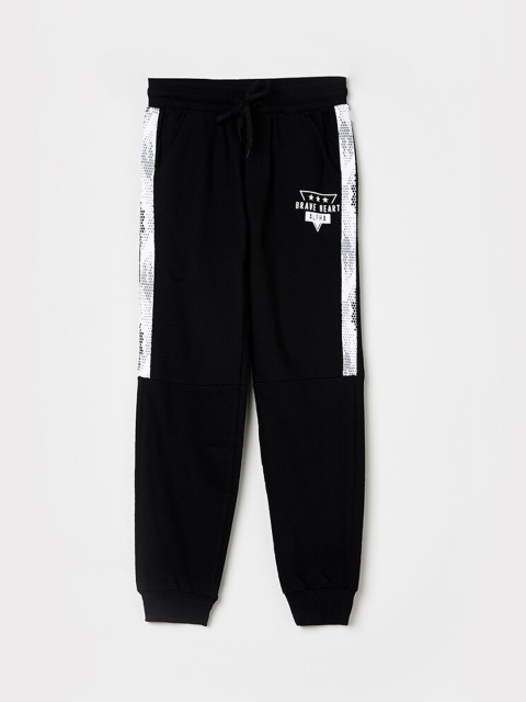 

max Boys Black Solid Slim-Fit Joggers