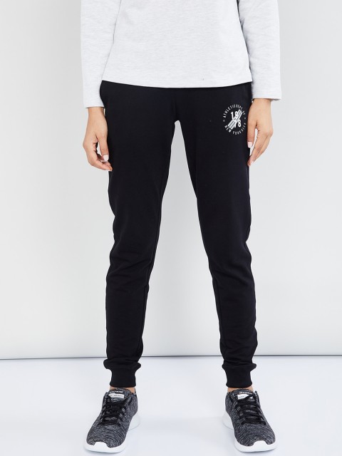 

max Women Black Solid Slim-Fit Joggers