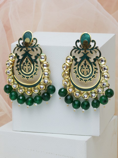 

PANASH Gold-Plated & Green en Handpainted Kundan Crescent Shaped Chandbalis