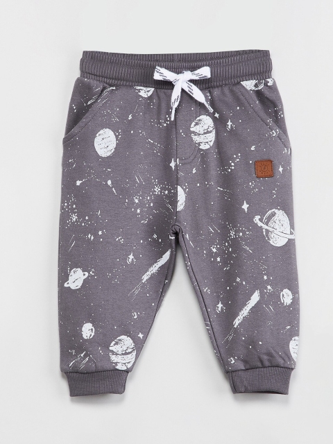 

max Boys Grey & White Graphic Printed Slim-Fit Joggers