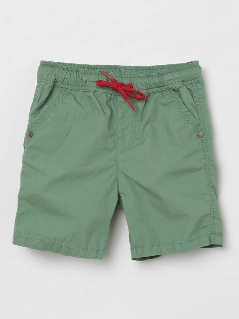 

max Boys Green Solid Regular Fit Regular Shorts