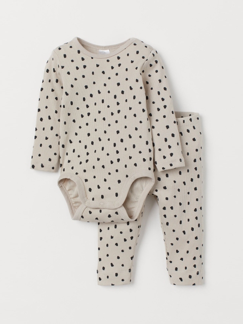 

H&M Kids Beige & Black Ribbed Cotton Set
