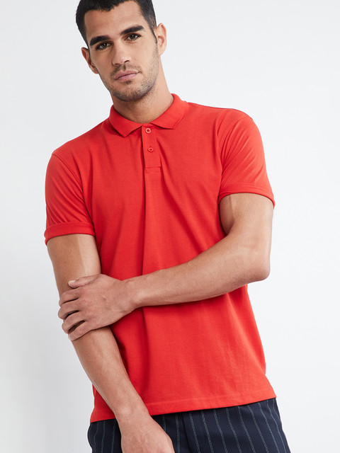 

max Men Red Solid Polo Collar T-shirt