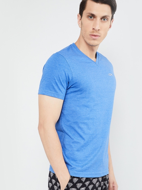 

max Men Blue Solid V-Neck T-shirt