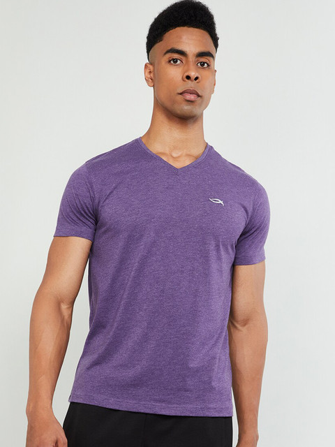 

max Men Purple Solid V-Neck T-shirt