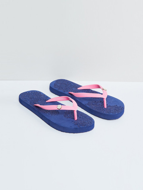 

max Women Blue & Pink Printed Thong Flip-Flops