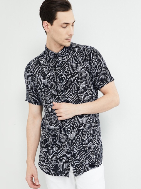 

max Men Black & White Slim Fit Printed Casual Shirt