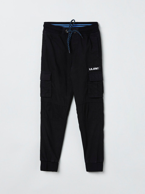 

max Boys Black Regular Fit Solid Joggers