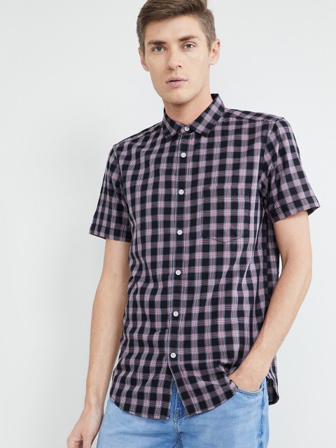 

max Men Black & Red Regular Fit Checked Casual Shirt