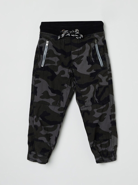 

max Boys Grey & Black Regular Fit Printed Regular Trousers