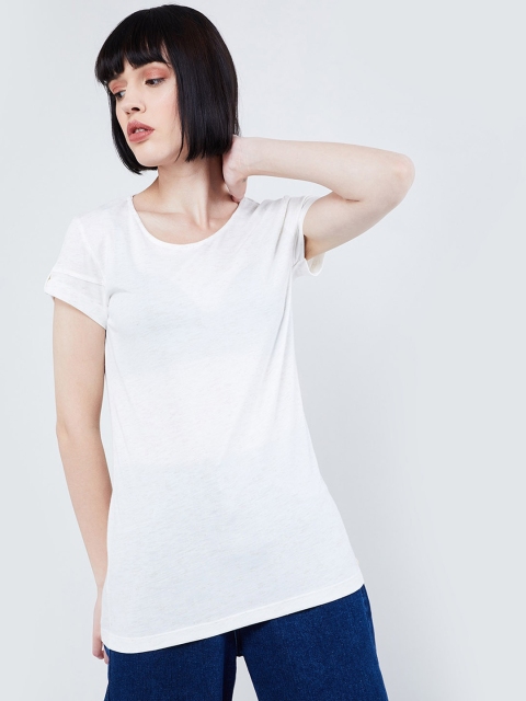 

max Women Off-White Solid Round Neck T-shirt
