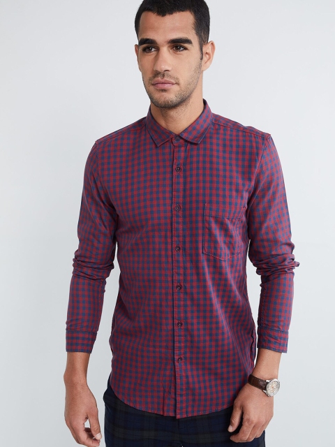 

max Men Red & Navy Blue Slim Fit Checked Casual Shirt