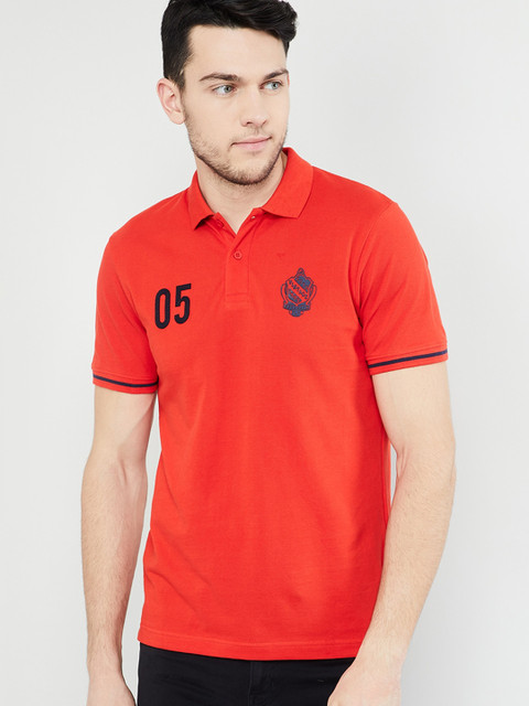 

max Men Red Solid Polo Collar T-shirt