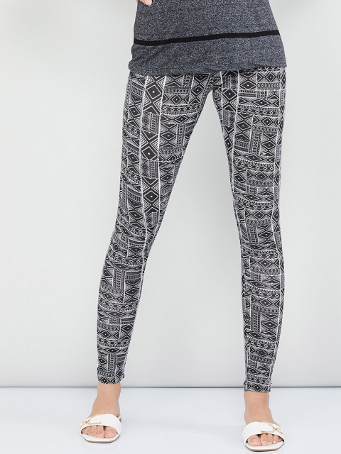 

max Women Black & White Printed Ankle-Length Leggings
