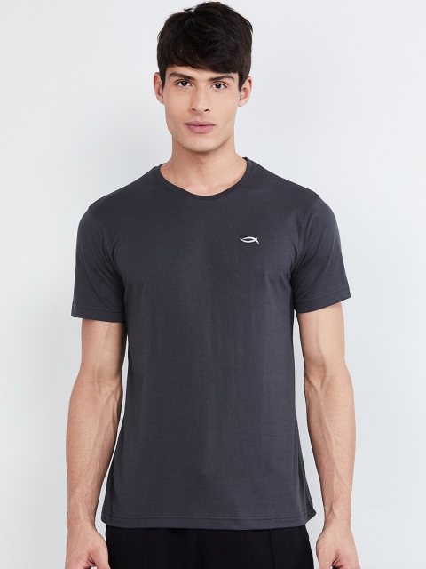 

max Men Grey Solid Round Neck T-shirt