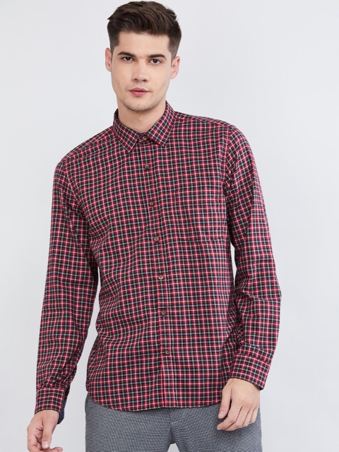 

max Men Red Regular Fit Checked Casual Shirt