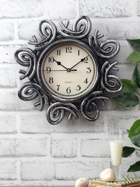 

House Of Accessories Silver-Toned Round Textured Analogue Wall Clock