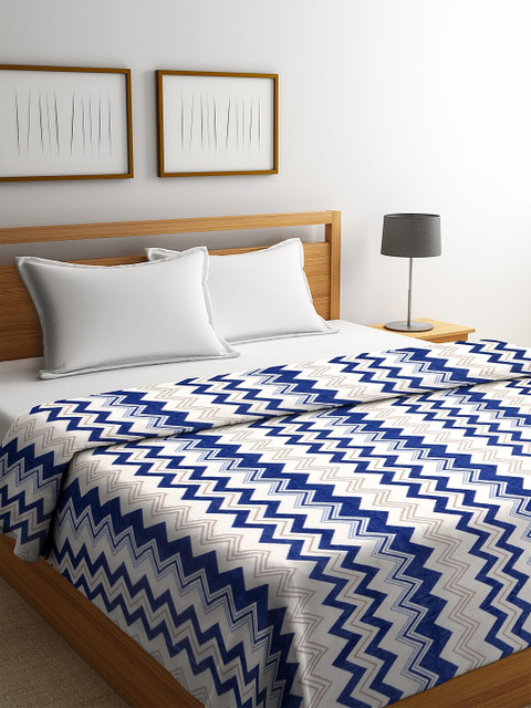 

NEUDIS Navy Blue & White Geometric AC Room 233 GSM Double Bed Blanket