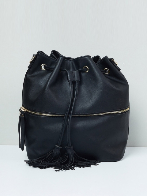 

max Black Solid Hobo Bag