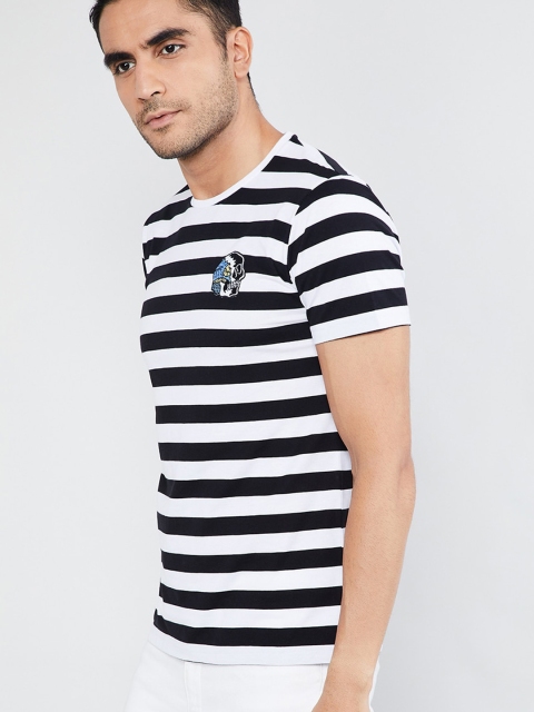 

max Men Black & White Striped Round Neck T-shirt