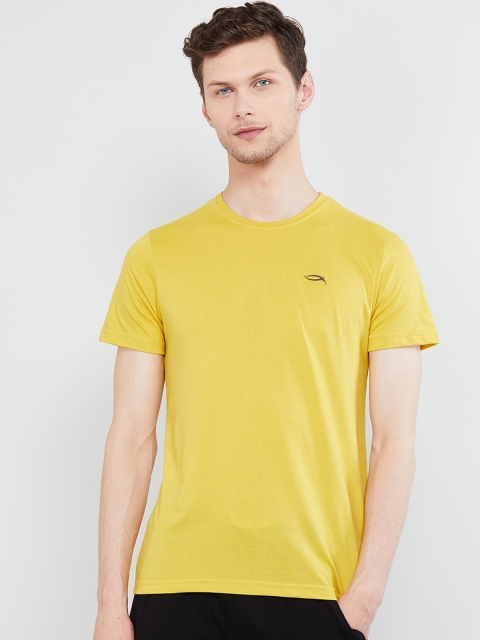 

max Men Yellow Solid Round Neck T-shirt