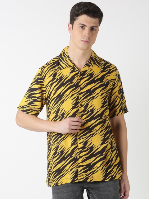 

Blue Saint Men Yellow & Black Slim Fit Printed Casual Shirt