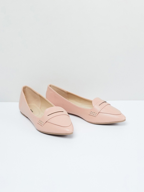 

max Women Pink Loafers