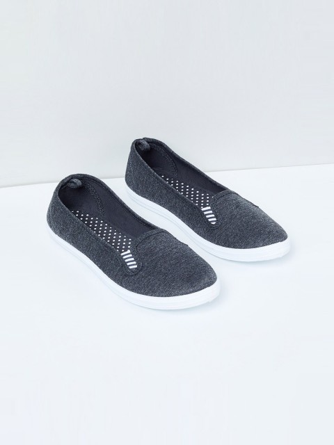 

max Women Grey Slip-On Sneakers