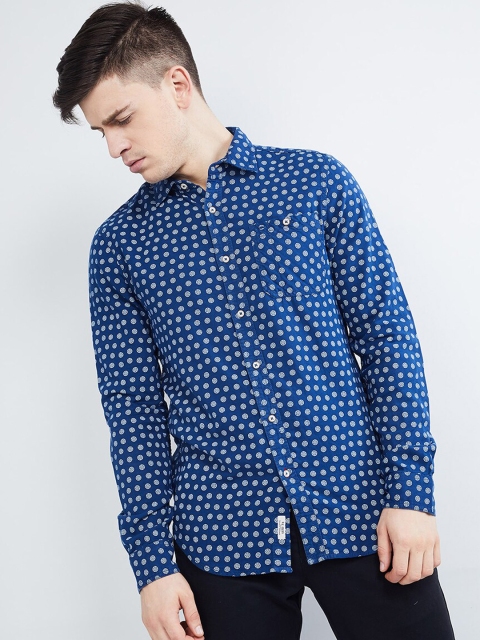 

max Men Blue & White Slim Fit Geometric Print Casual Shirt