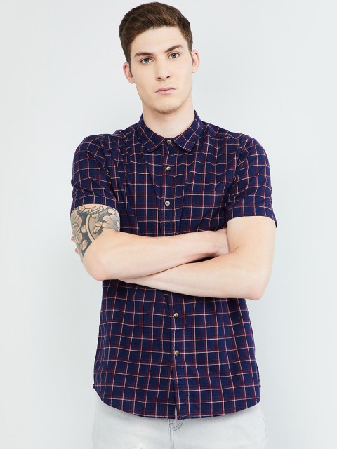 

max Men Navy Blue & Red Regular Fit Checked Casual Shirt