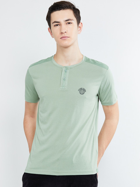 

max Men Green Solid Henley Neck T-shirt