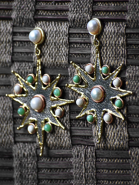 

ZeroKaata Gold-Plated & Green Handcrafted Geometric Drop Earrings