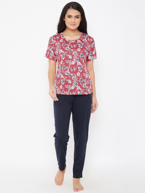 

Clovia Women Red & Black Printed Night suit