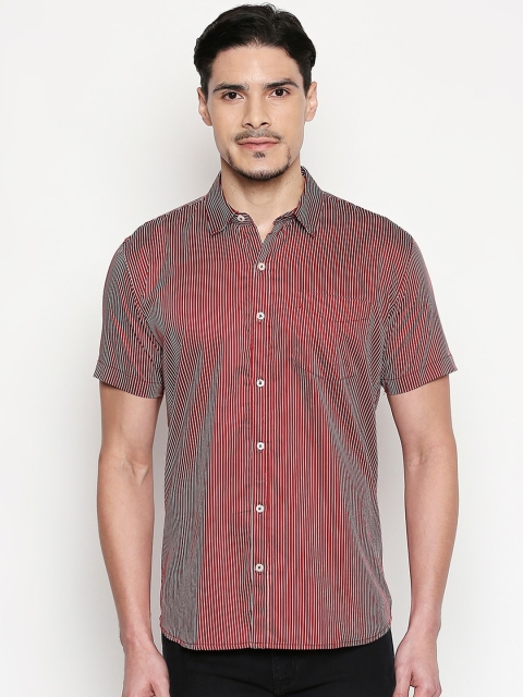 

L.A. SEVEN Men Red & White Slim Fit Striped Casual Shirt