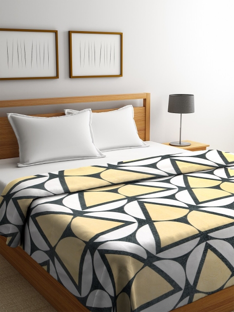 

NEUDIS Yellow & White Geometric AC Room 233 GSM Double Bed Blanket