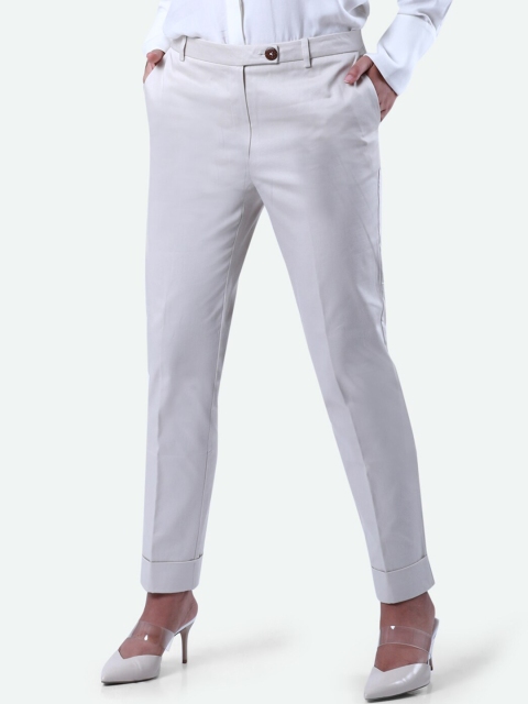 

QUA Women White Regular Fit Solid Chinos